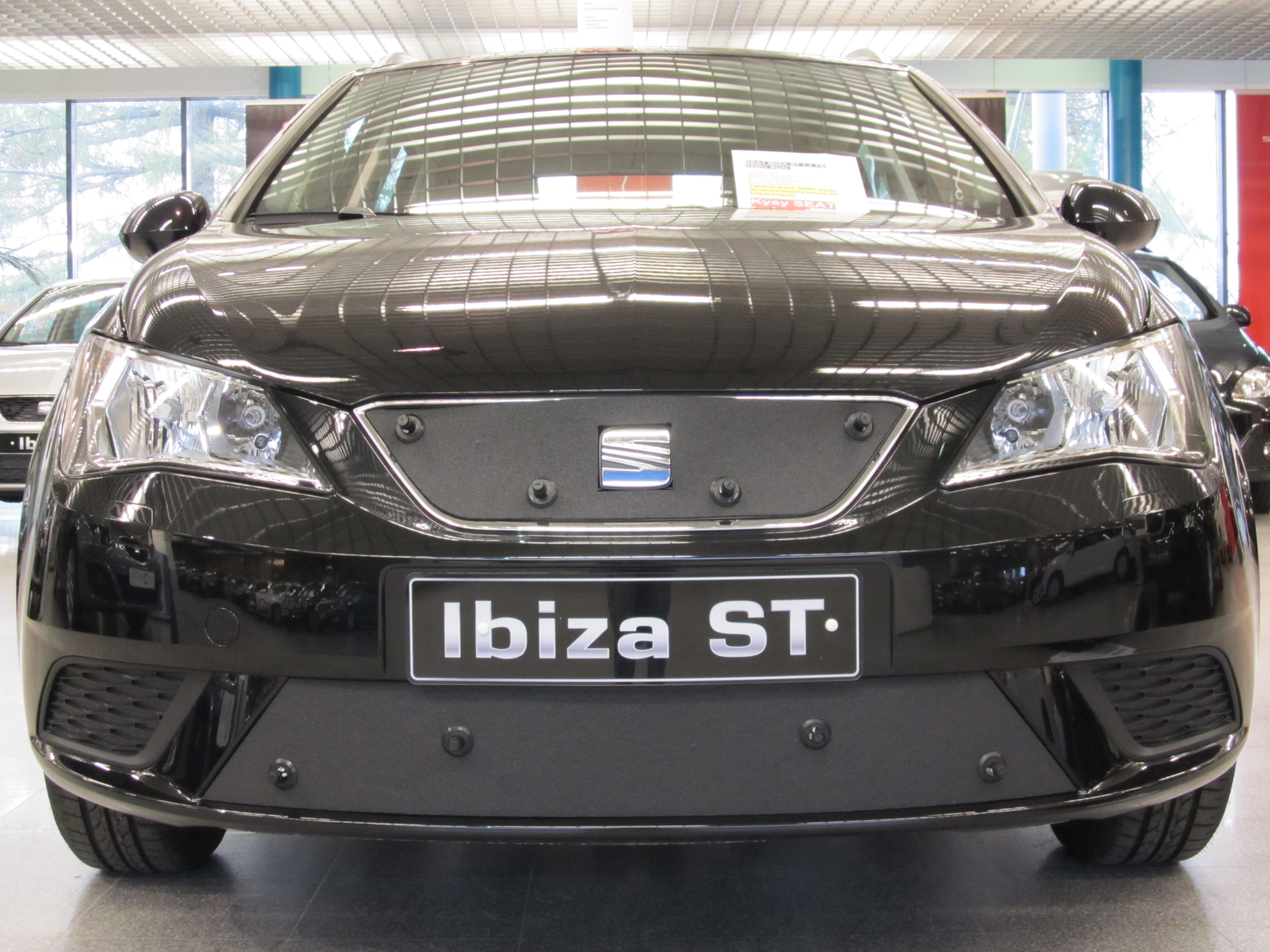Maskisuoja Seat Ibiza ST 2009-2012 (Kopio)